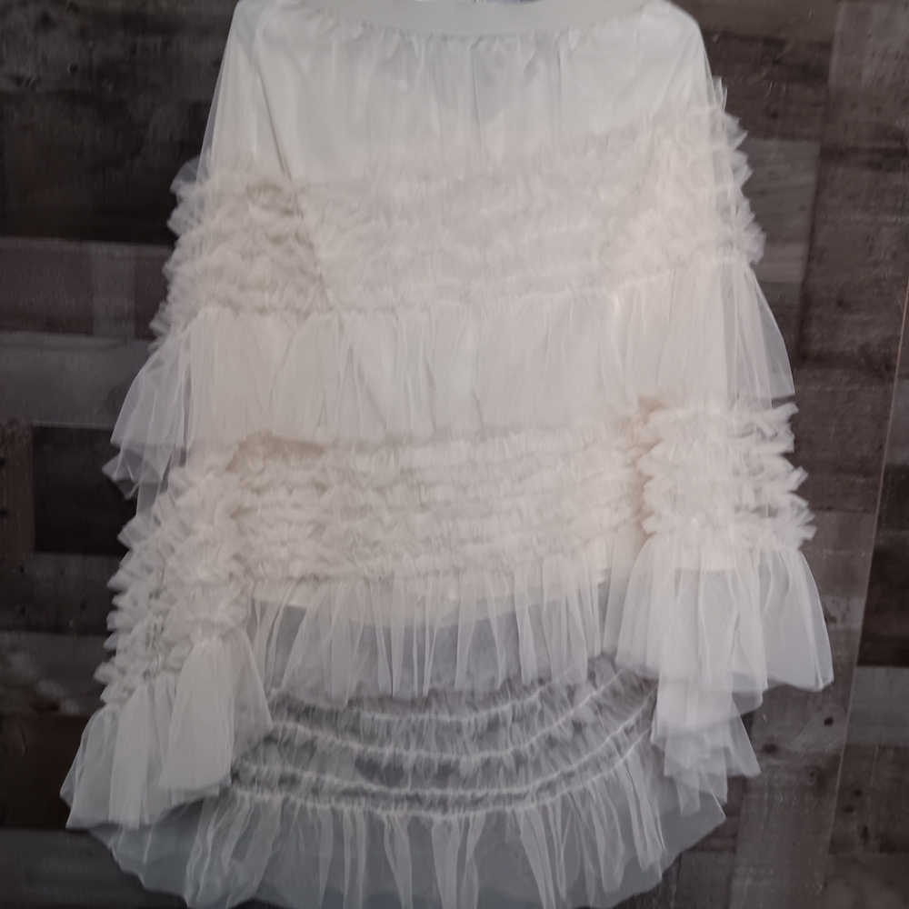 Elegant White Hi Low Layered Mesh Skirt - Picture 6 of 7